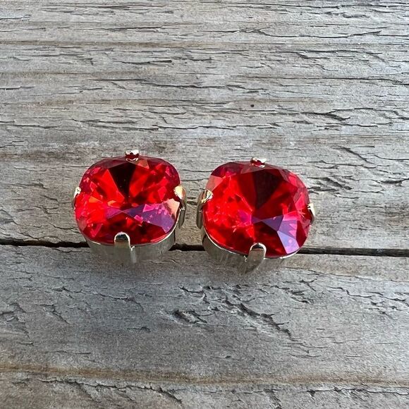 Handcrafted earrings with red Swarovski crystal - Picture 2 of 8